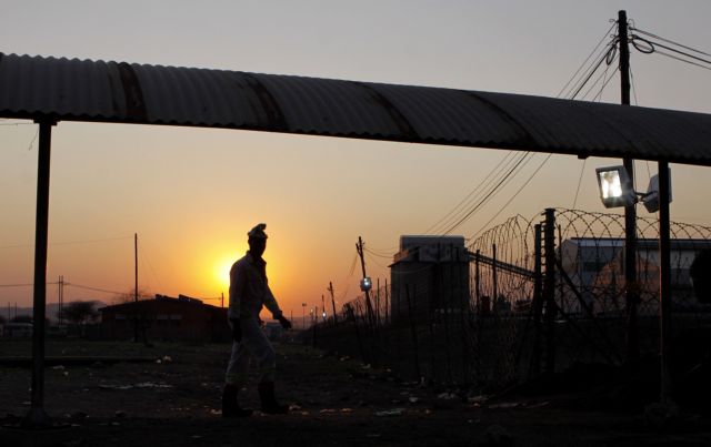 Τραυματίες σε βίαια επεισόδια μεταξύ μεταλλωρύχων στη Νότιο Αφρική